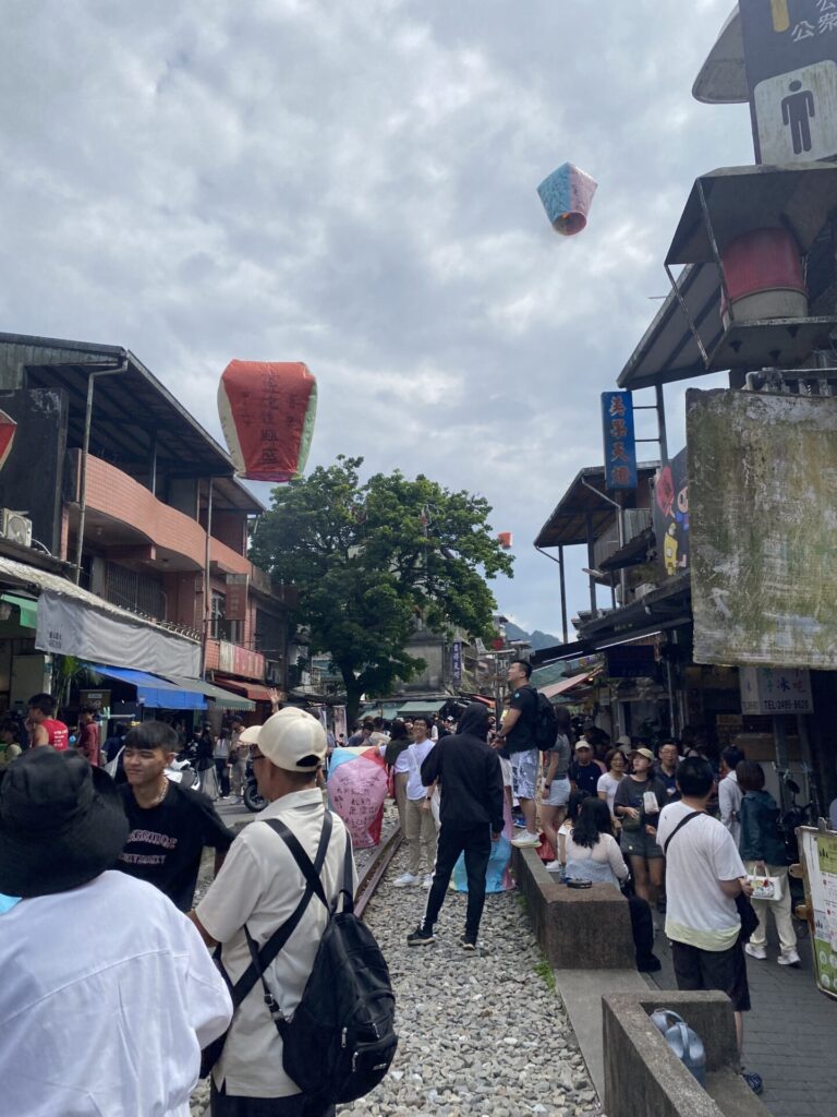 台湾・十分のランタンの景色
