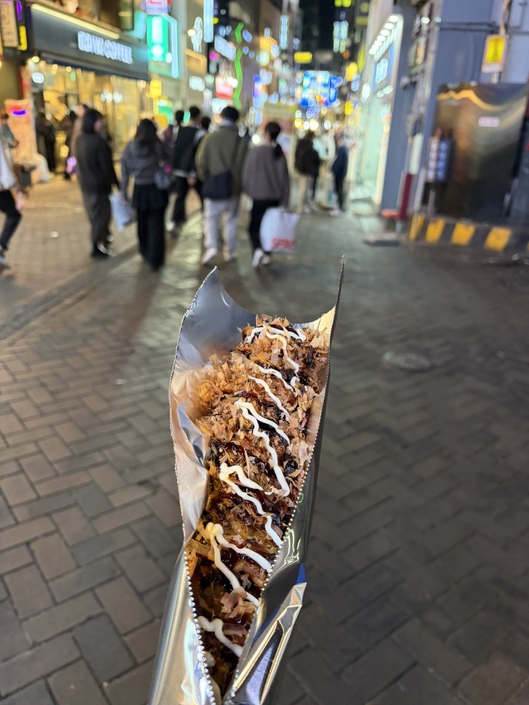 明洞の屋台通りの夜の食べ歩きグルメ