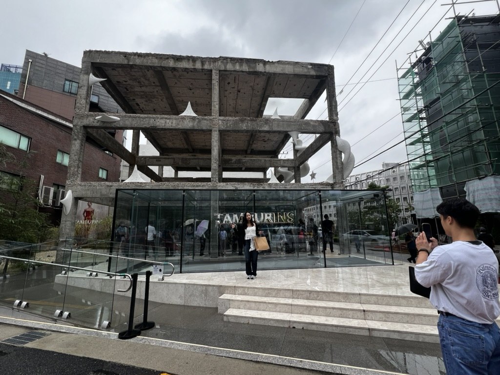 9月上旬のソウル・半袖で歩く人が多い夏の街並み